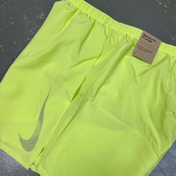 Nike Challenger 5” Running Shorts DR8760-736 Volt Yellow XL Brief Lining - Picture 7 of 14